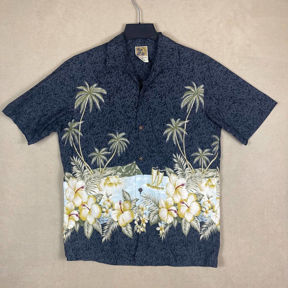 Winnie Fashion Hawaiian Shirt Mens M Relaxed Fit Gray Hawaiian Print Made in USA